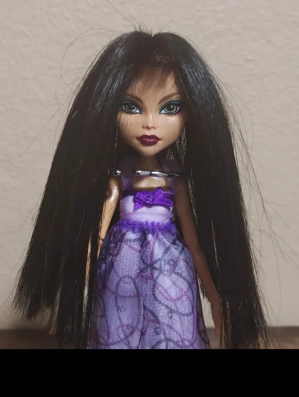 Beautiful 2008 Monster High Cleo de Nile With Purple Outfit